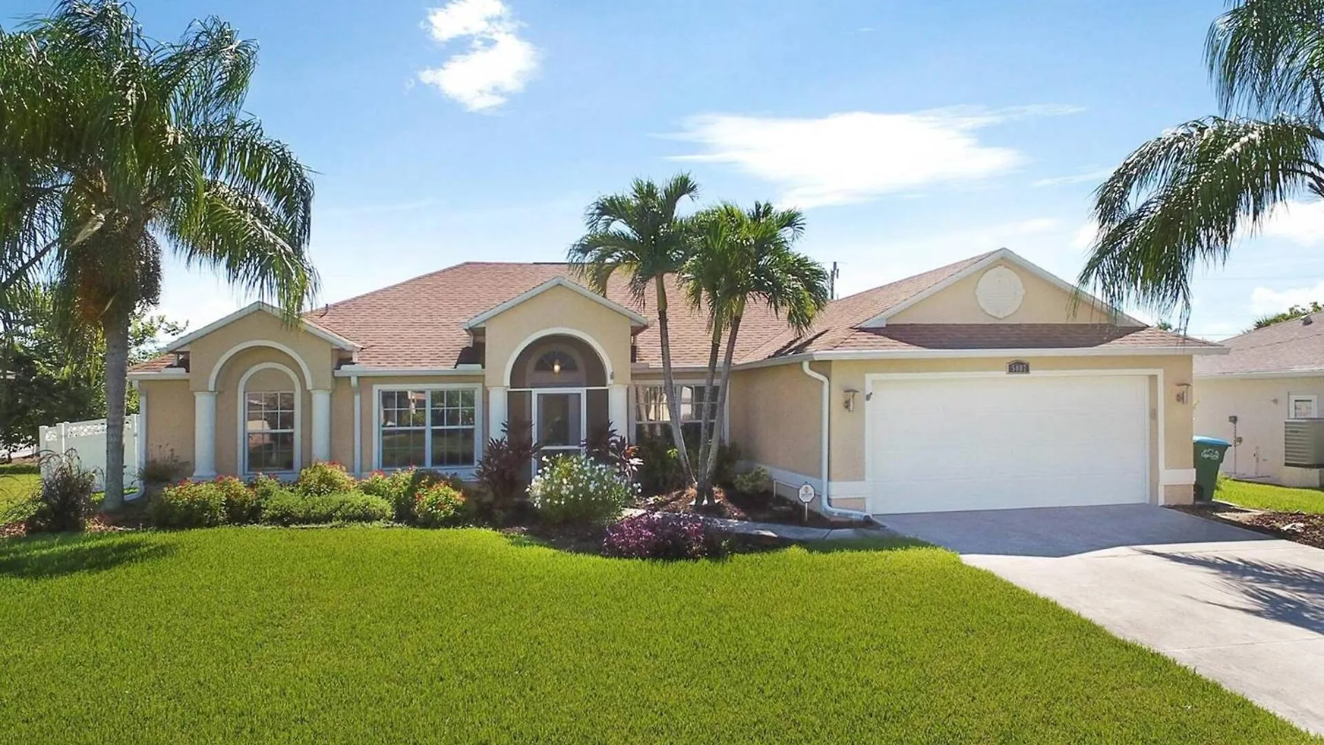 Saltwater Electric & Solar-heated Pool Home, With Tv On Lanai - Addison Cape Coral