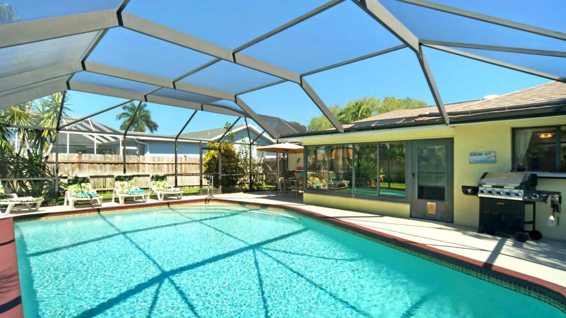 Charming Electric-heated Pool With Southern Exposure - Casa Sunshine Villa Cape Coral