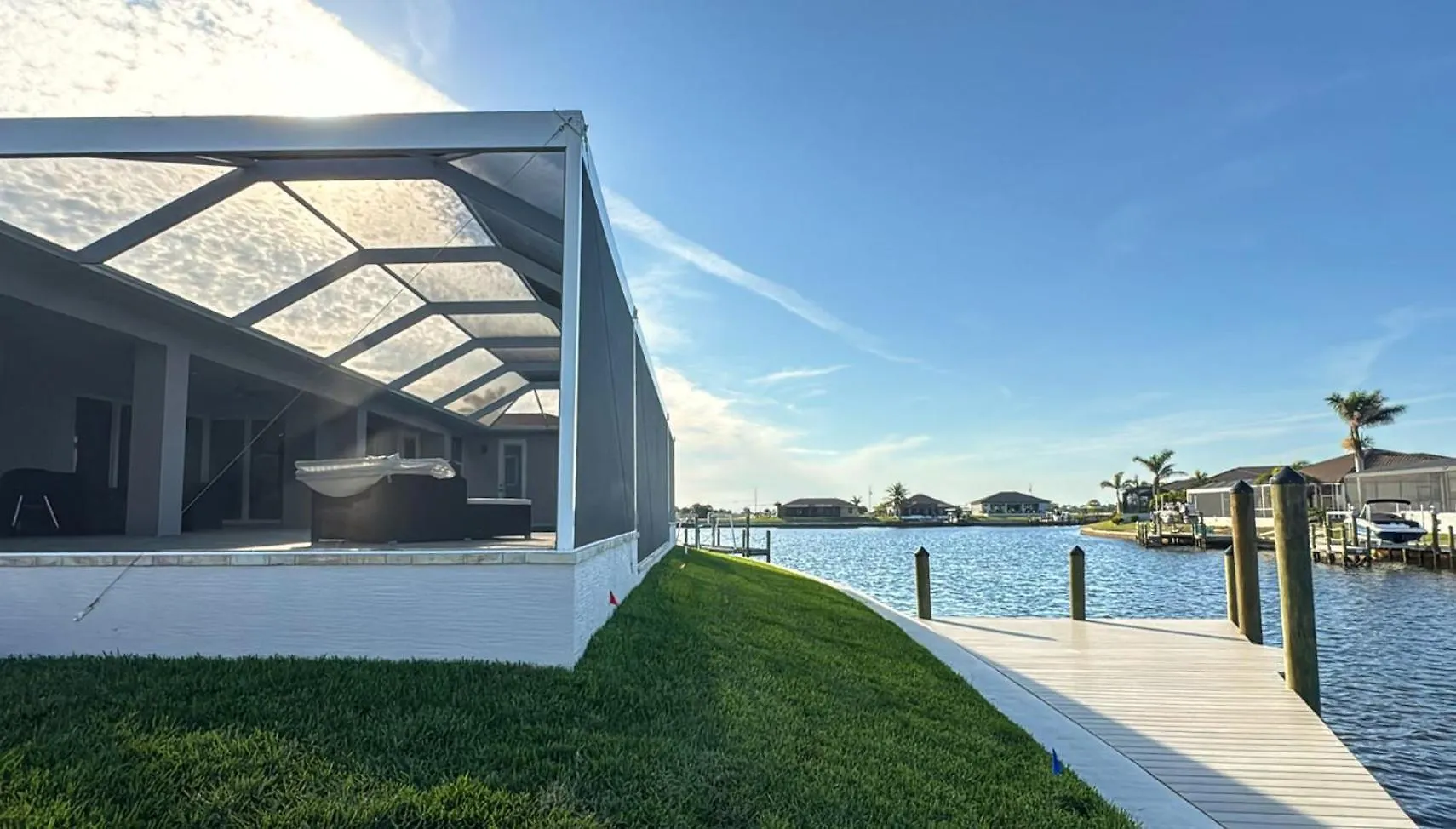 Infinity Oasis - Spectacular View 4-bed Pool House Cape Coral