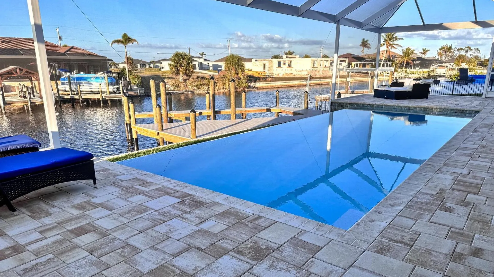 Infinity Oasis - Spectacular View 4-bed Pool House Holiday home Cape Coral