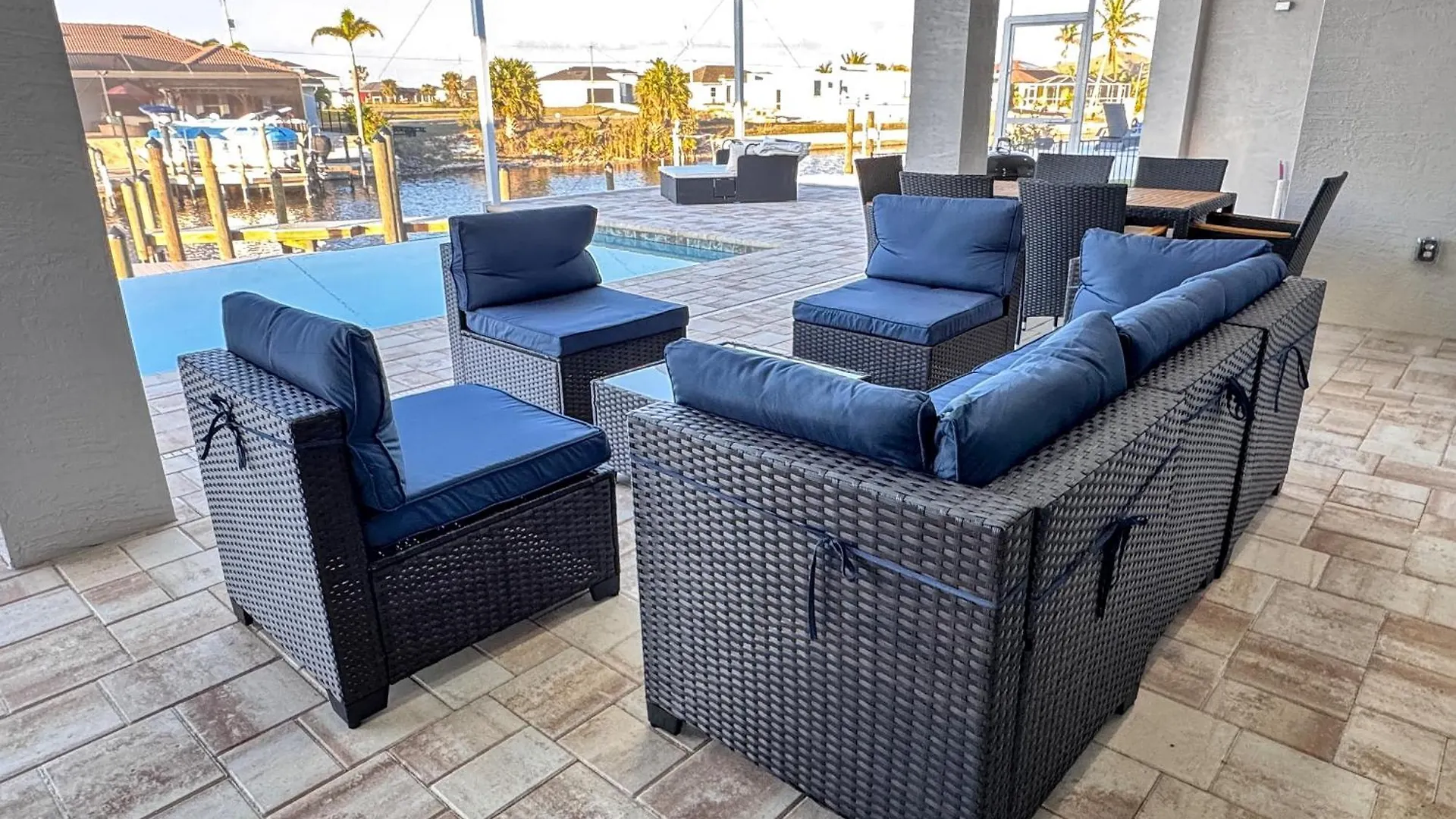 Infinity Oasis - Spectacular View 4-bed Pool House Cape Coral