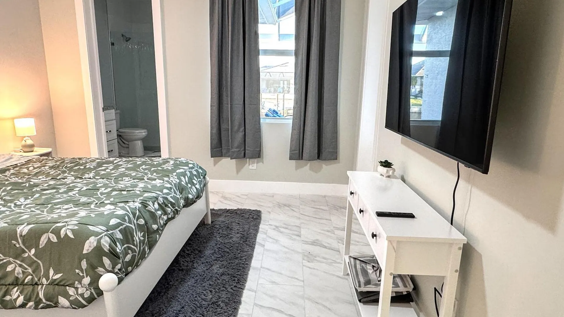 Infinity Oasis - Spectacular View 4-bed Pool House *