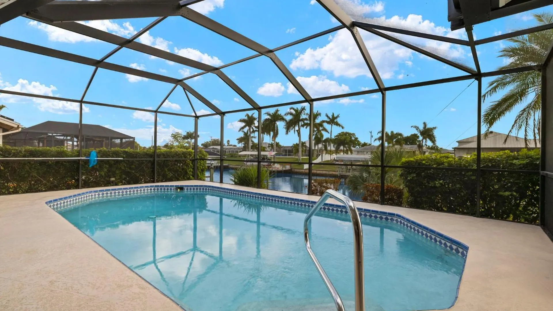 Villa Solar-heated Pool On Gulf-access Canal With Great Views - Delieta
