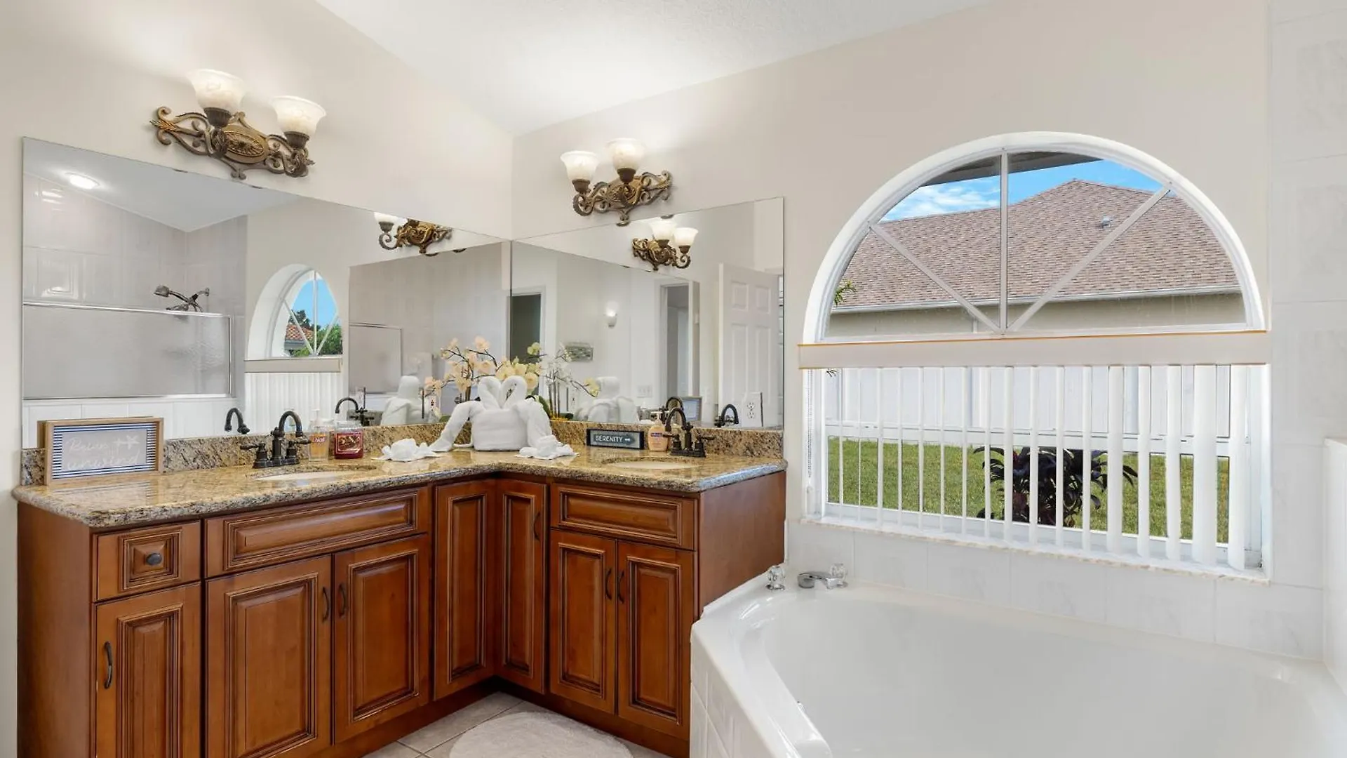 New Listing! Electric-heated Pool On Canal - Dolly Cape Coral