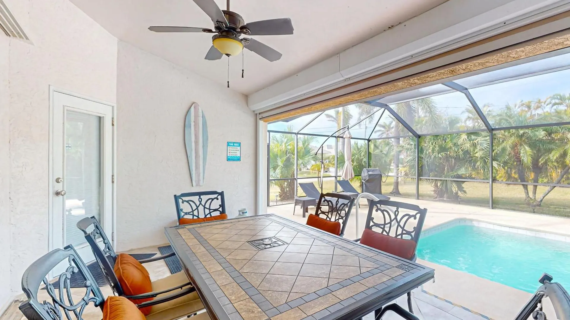 Poolside Paradise Holiday home *