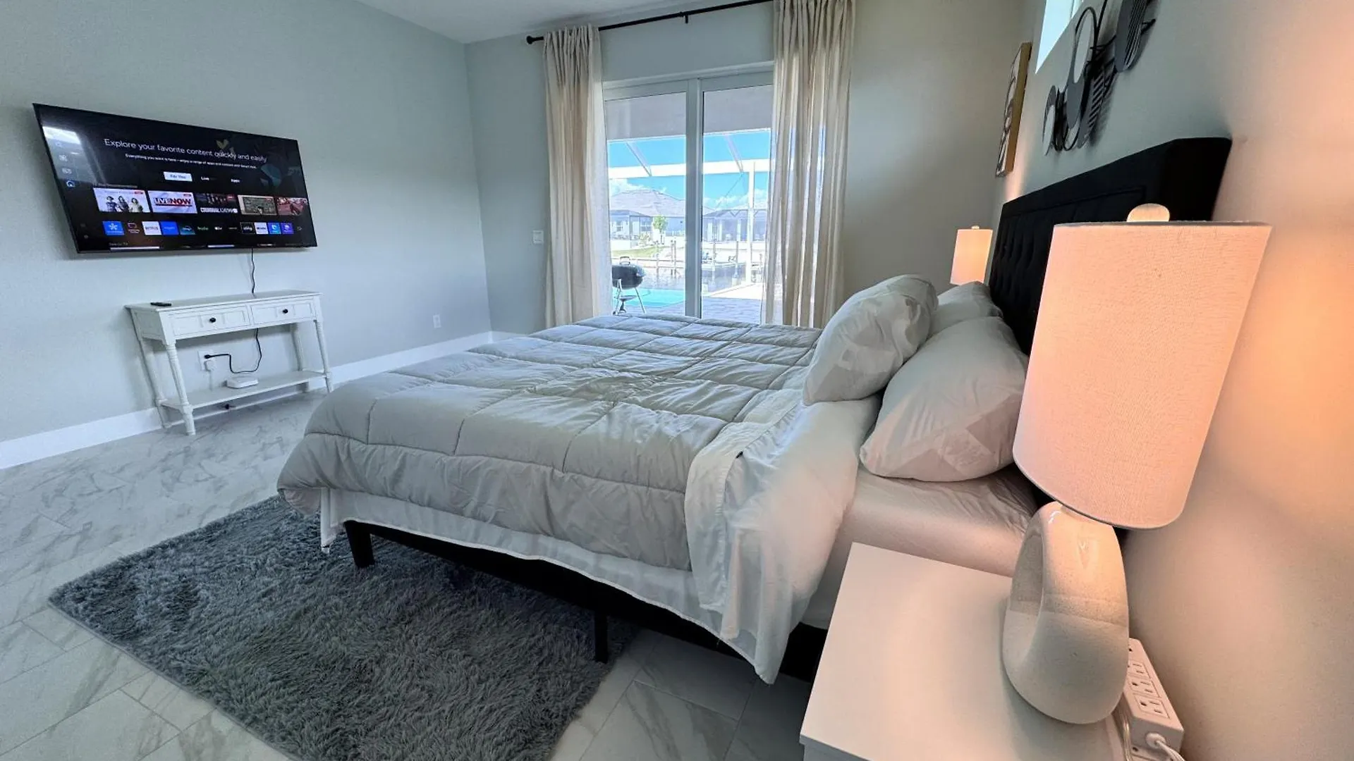 Infinity Oasis - Spectacular View 4-bed Pool House Holiday home Cape Coral