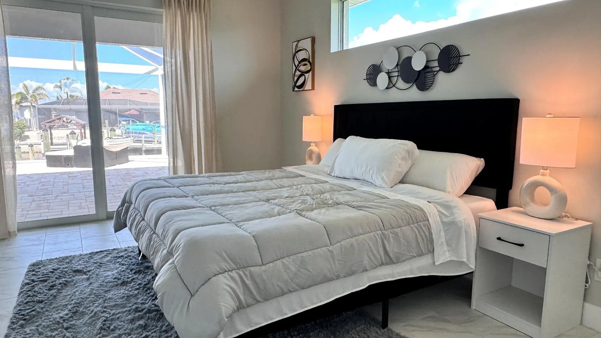 Infinity Oasis - Spectacular View 4-bed Pool House Holiday home Cape Coral