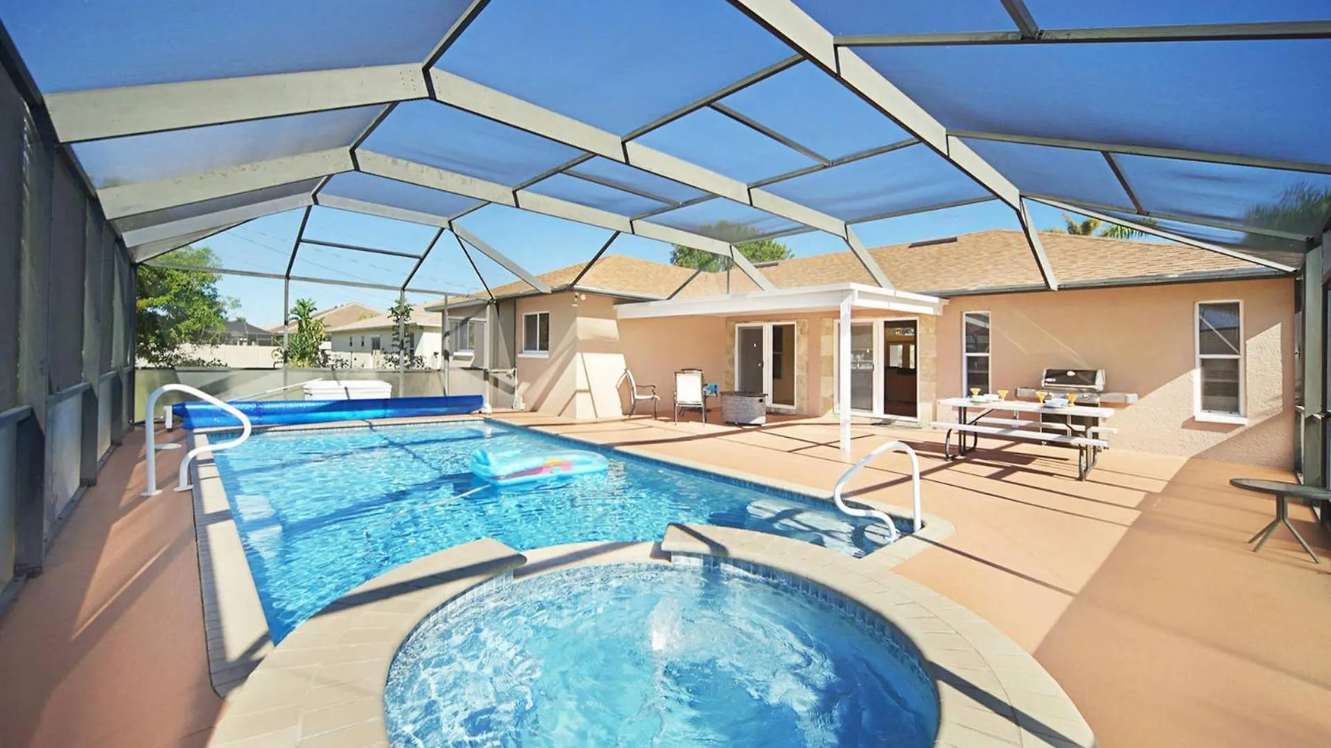 Remodeled Elec-heated Pool With Spa, Western Exposure & Bikes - Valerie Cape Coral