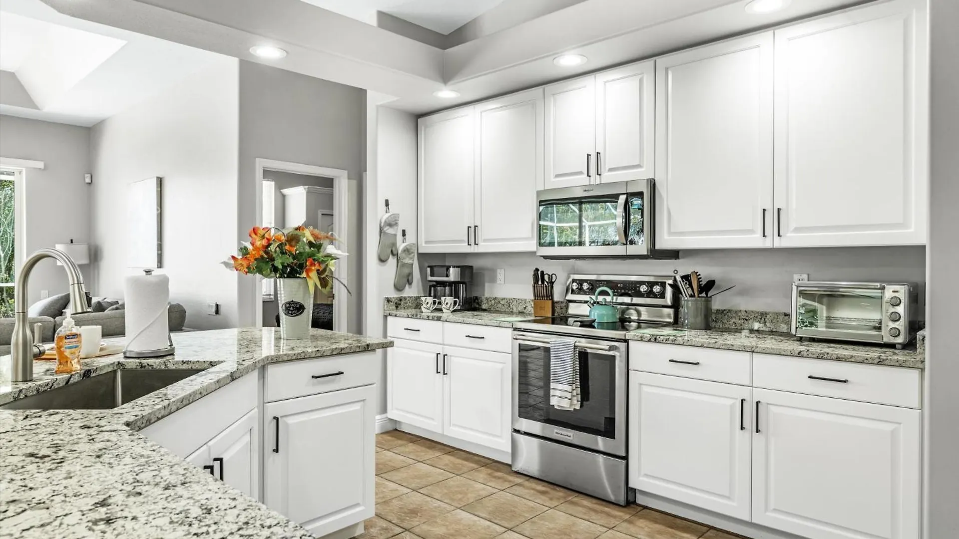 Gulf-access Electric-heated Pool With Boat Lift - Sienna Villa Cape Coral