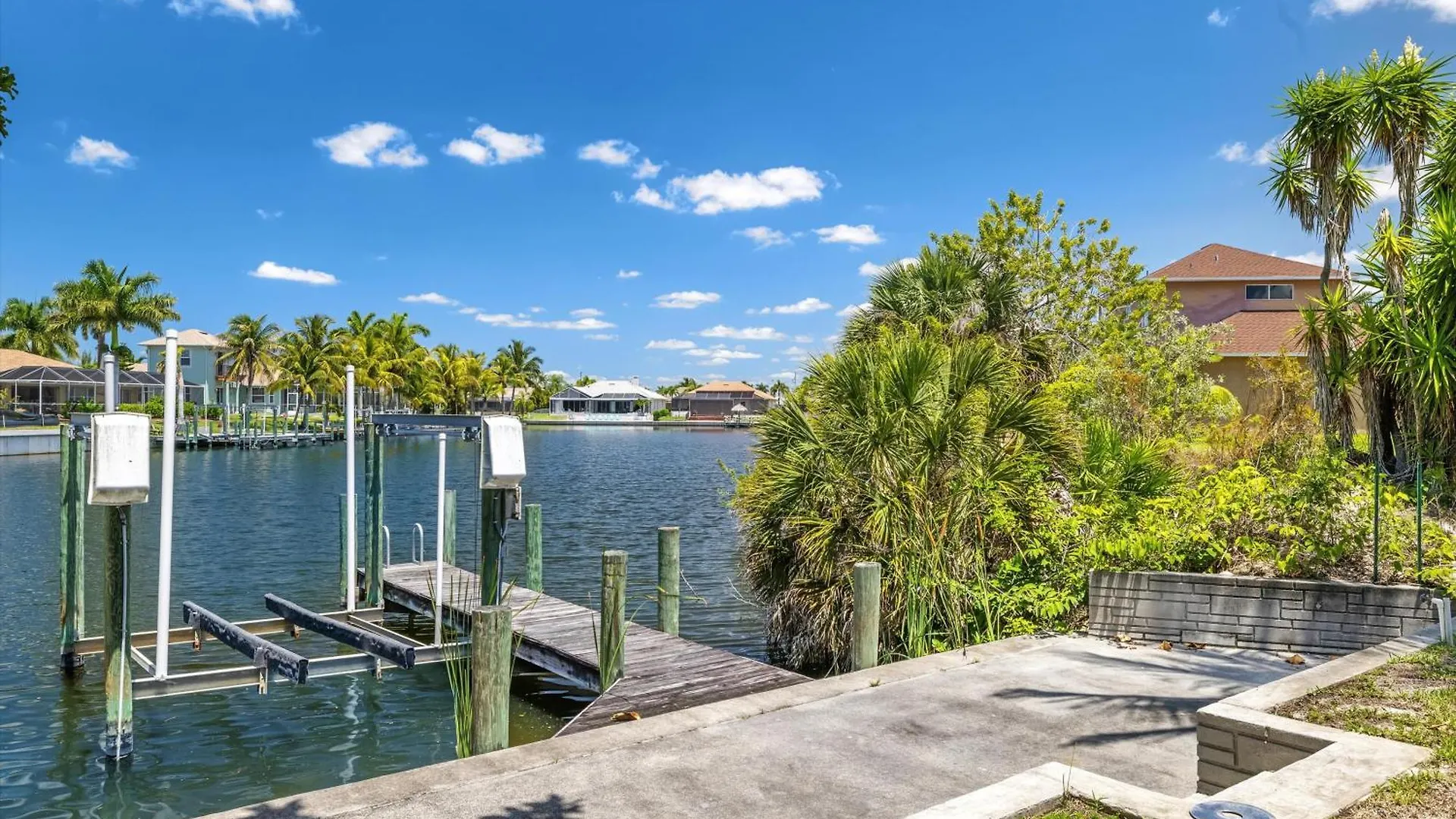 Gulf-access Electric-heated Pool With Boat Lift - Sienna Cape Coral