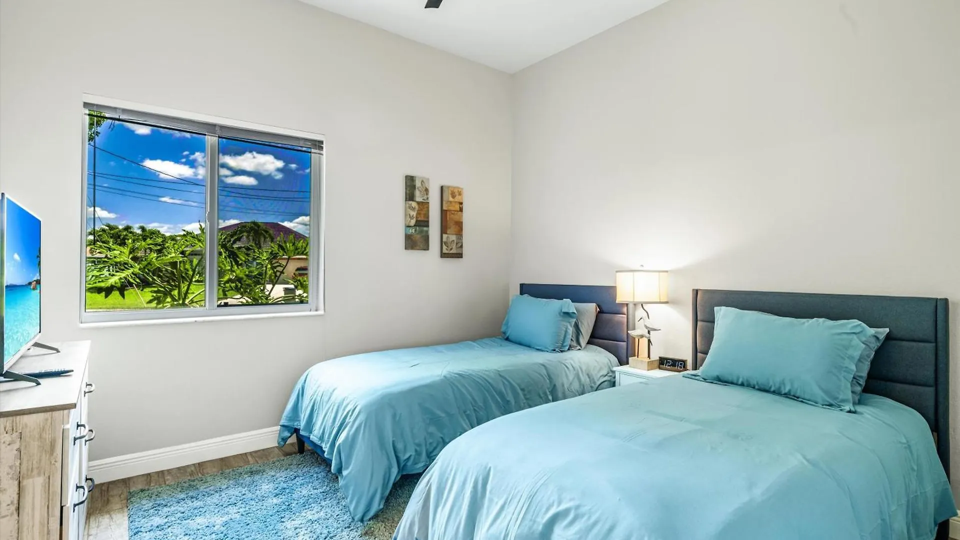 Gulf-access Electric-heated Pool With Boat Lift - Sienna Villa Cape Coral