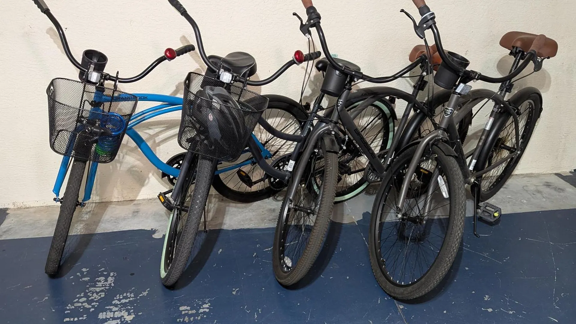 Spacious Family-friendly Electric-heated Pool With Bikes On Gulf Access Canal - Nathalia