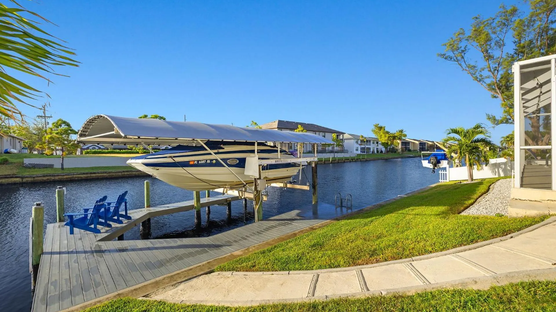 Spacious Family-friendly Electric-heated Pool With Bikes On Gulf Access Canal - Nathalia