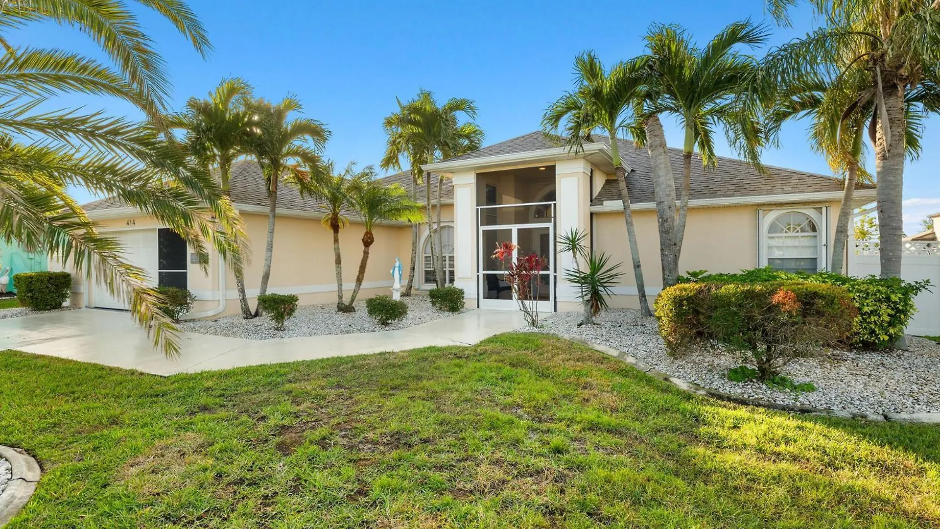 Spacious Family-friendly Electric-heated Pool With Bikes On Gulf Access Canal - Nathalia Cape Coral