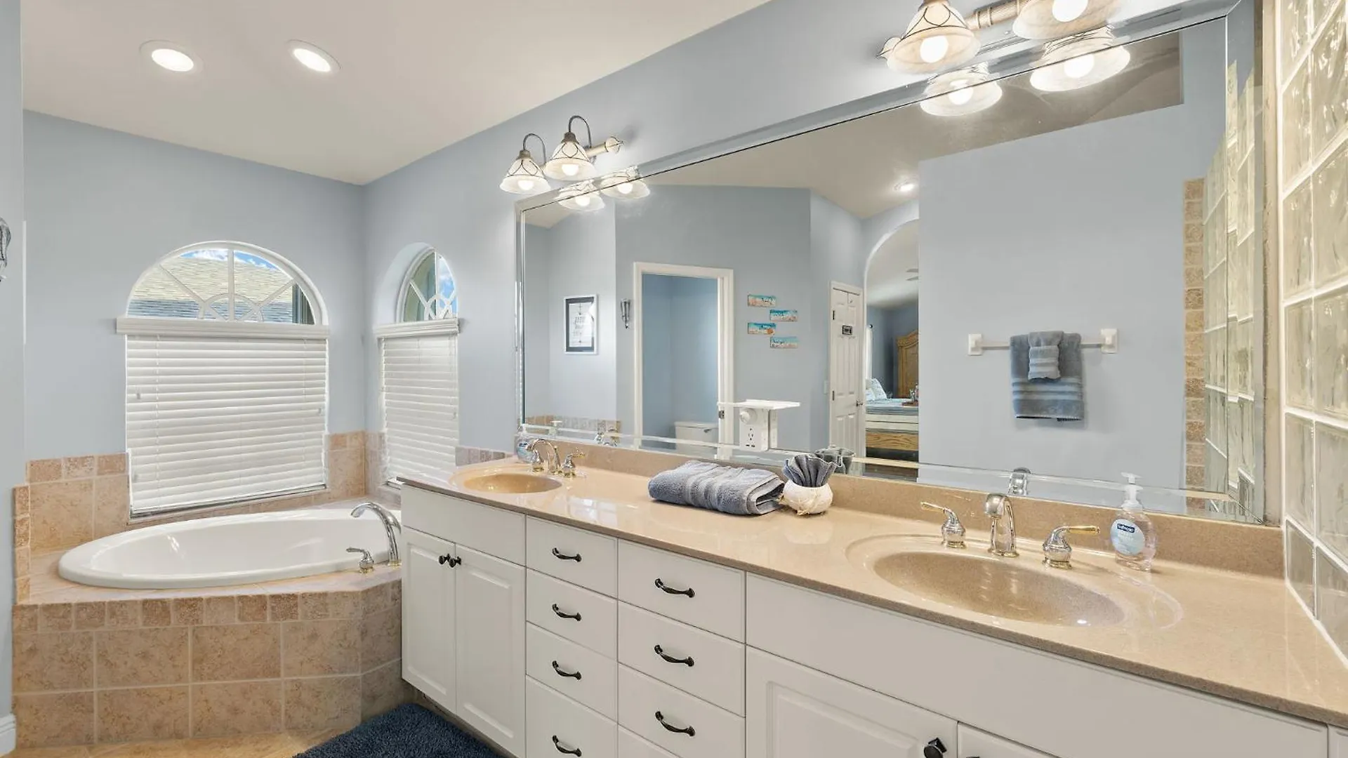 Spacious Family-friendly Electric-heated Pool With Bikes On Gulf Access Canal - Nathalia *