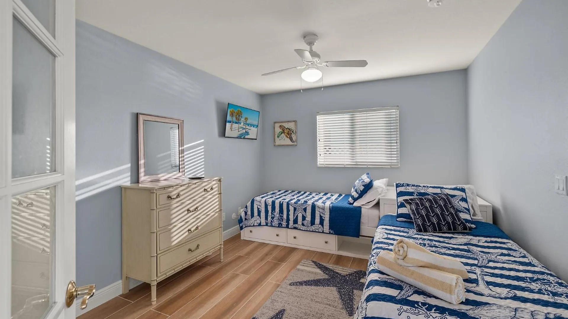 Spacious Family-friendly Electric-heated Pool With Bikes On Gulf Access Canal - Nathalia
