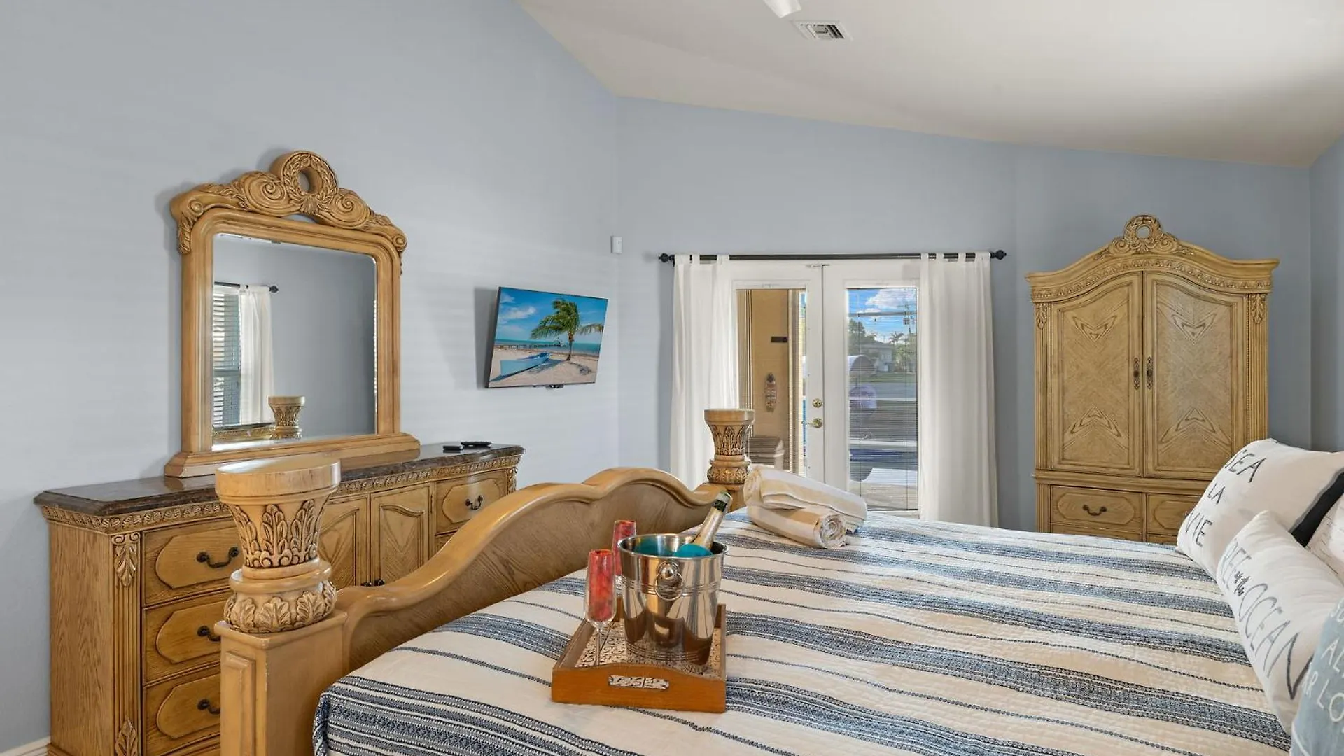Spacious Family-friendly Electric-heated Pool With Bikes On Gulf Access Canal - Nathalia Villa