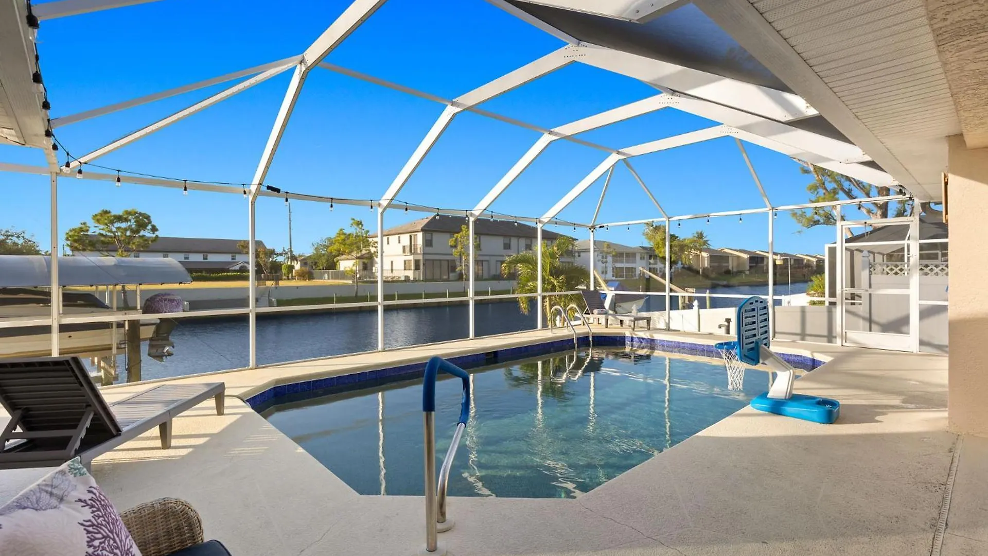 Spacious Family-friendly Electric-heated Pool With Bikes On Gulf Access Canal - Nathalia * Cape Coral