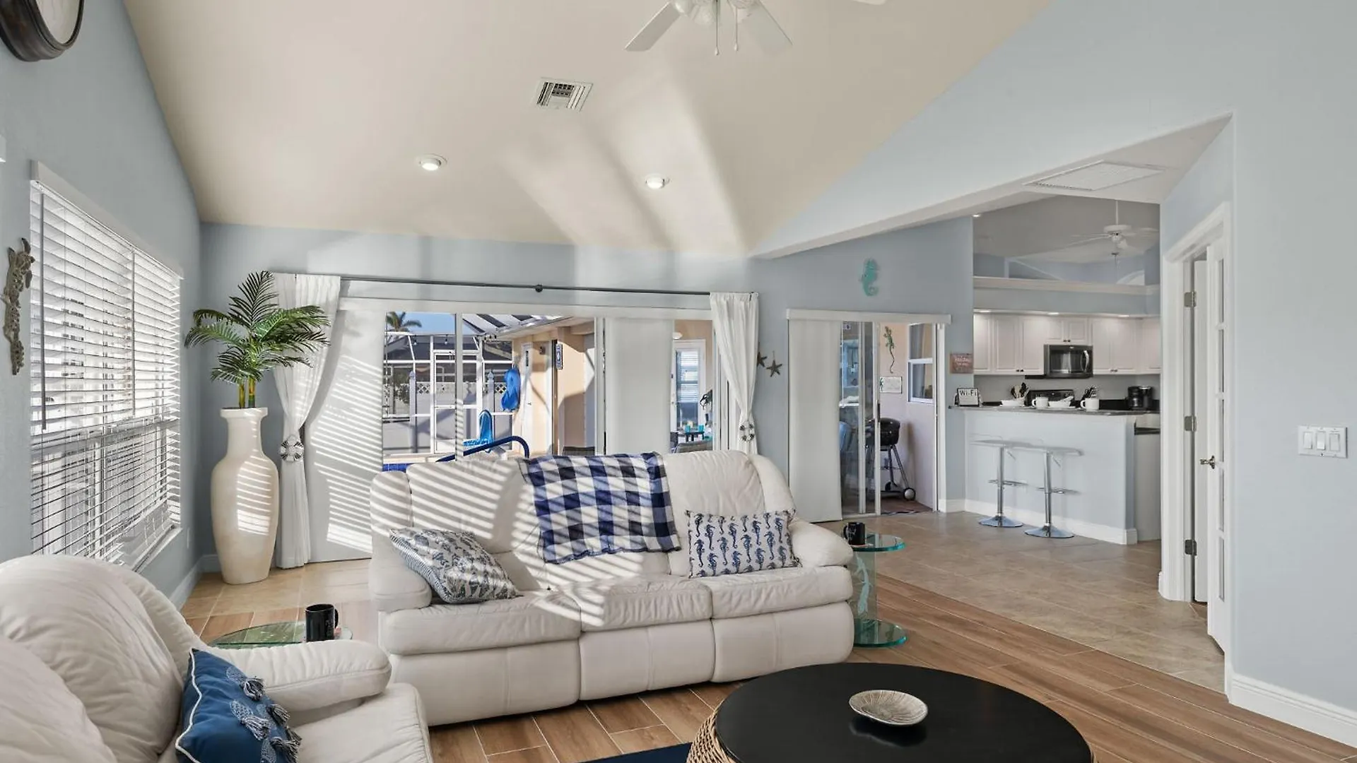 Spacious Family-friendly Electric-heated Pool With Bikes On Gulf Access Canal - Nathalia Villa