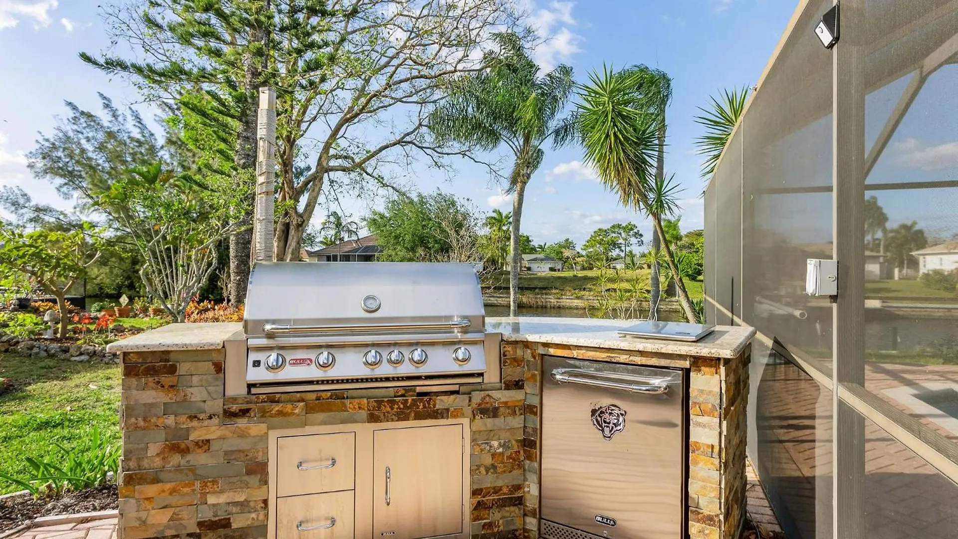 Family-friendly Salt Water Electric-heated Pool With Gulf Access - Mahana Villa