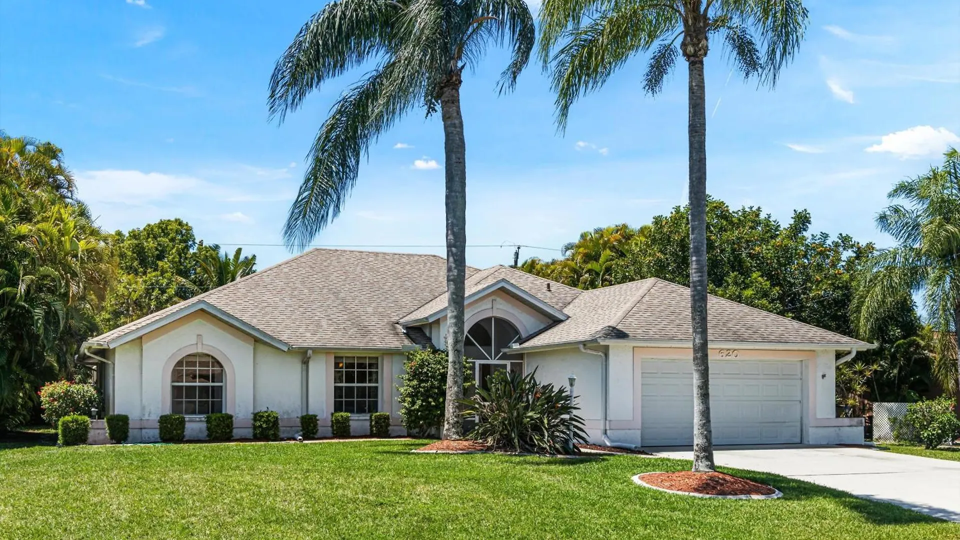 Modern Family-friendly Electric & Solar-heated Pool - Mimsey Villa