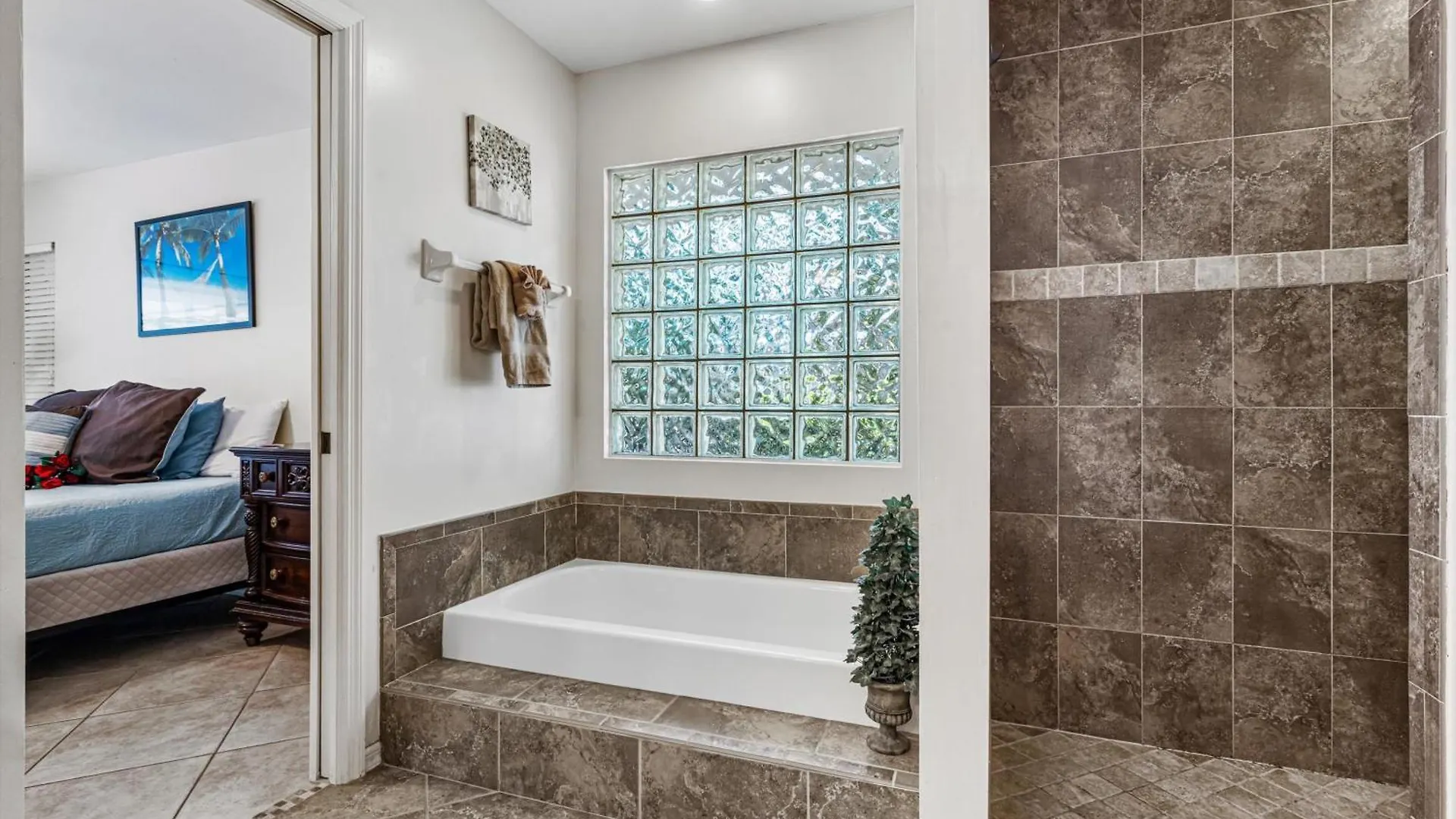 Modern Family-friendly Electric & Solar-heated Pool - Mimsey * Cape Coral