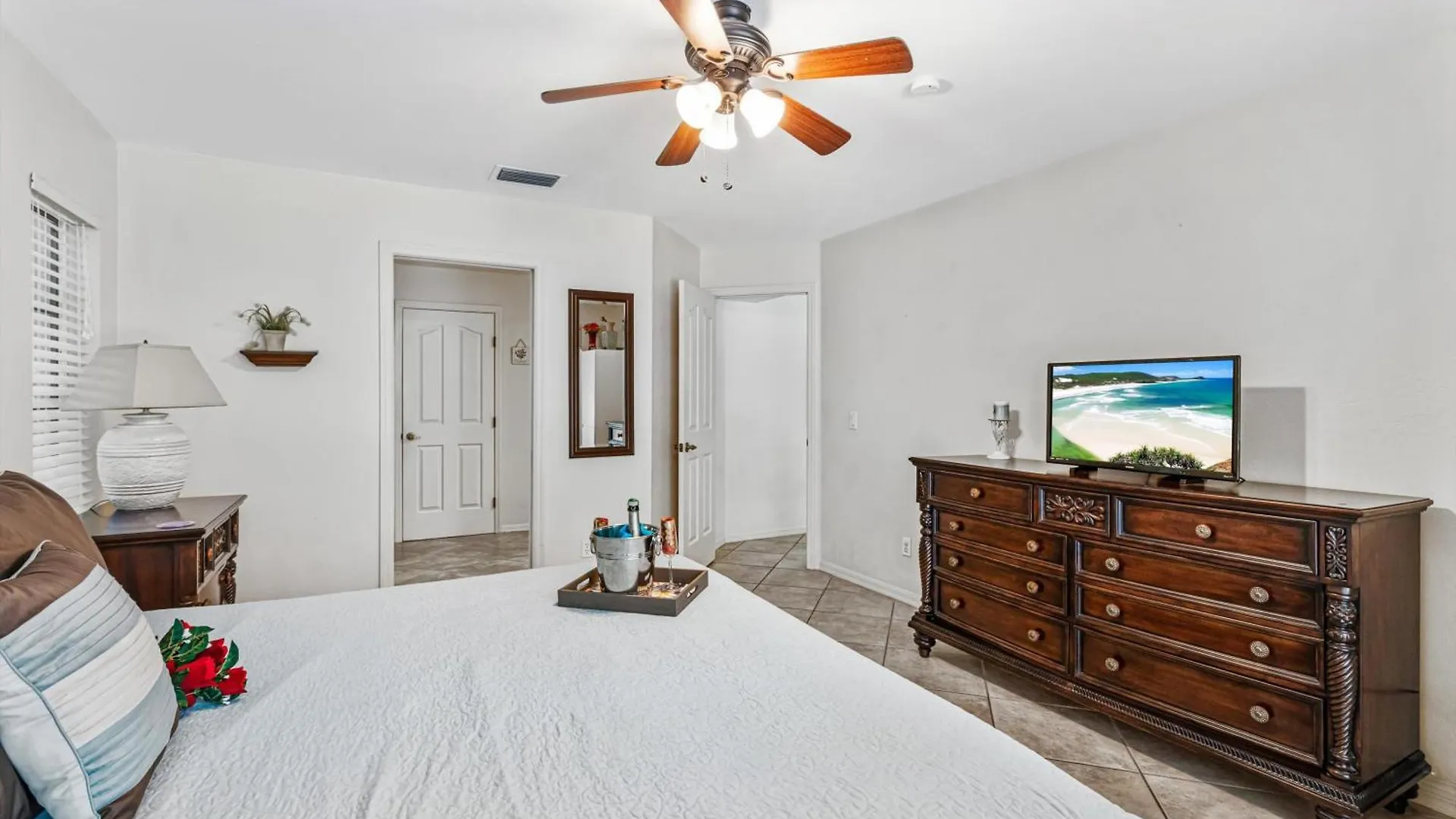 Modern Family-friendly Electric & Solar-heated Pool - Mimsey Villa Cape Coral