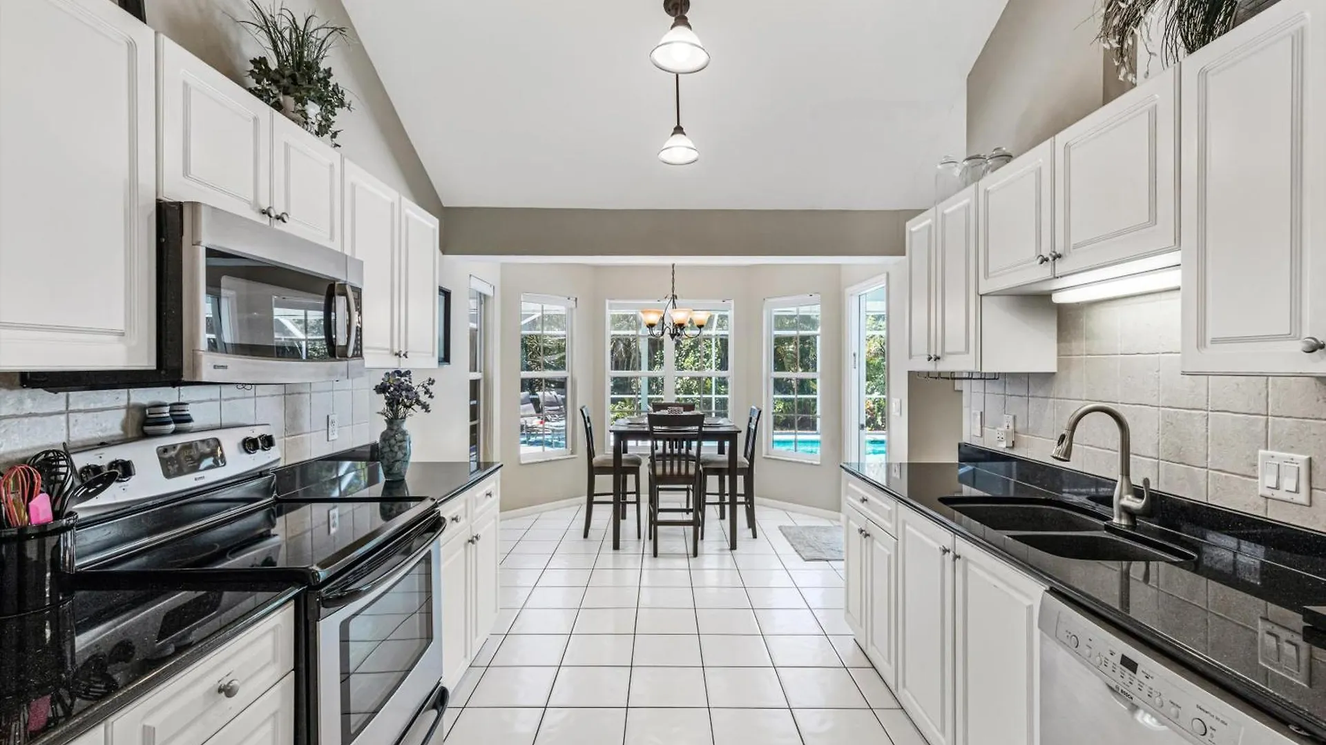 Villa Modern Family-friendly Electric & Solar-heated Pool - Mimsey Cape Coral
