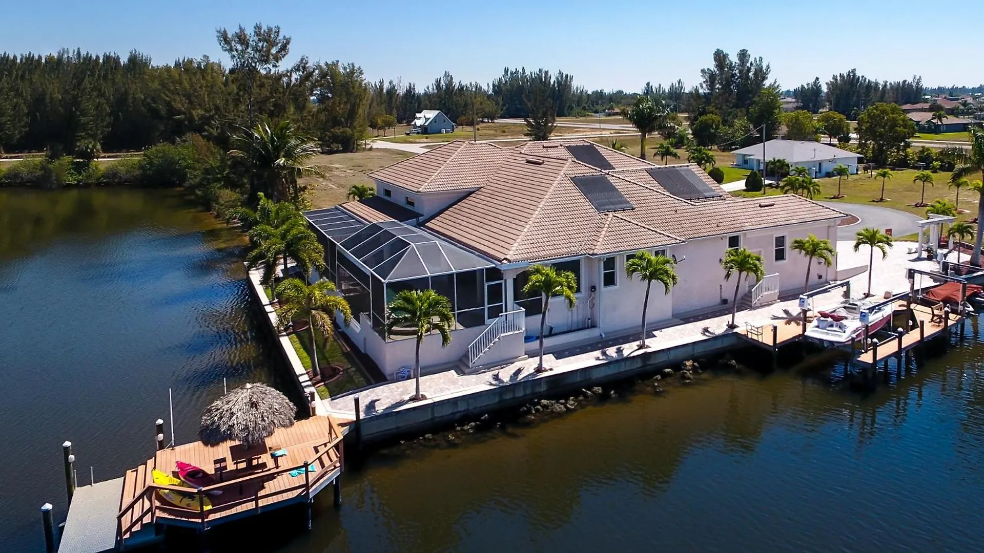 Stunning Views! Electric & Solar Heated Pool & On Gulf-access Canal - Laguna Cape Coral