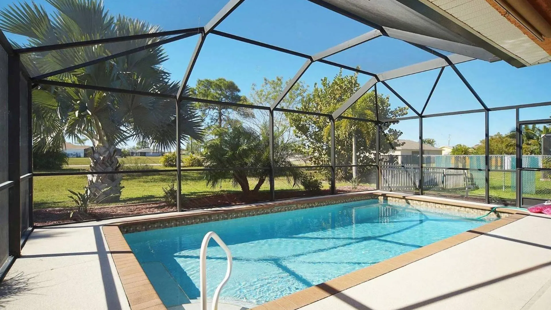 Private Electric-heated Pool With Western Exposure In Quiet Area - Luisa Villa