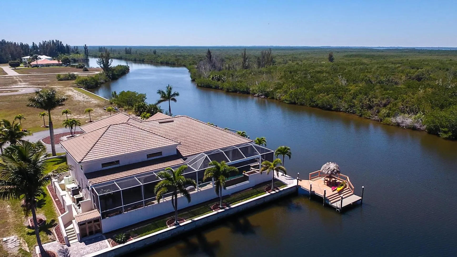 Stunning Views! Electric & Solar Heated Pool & On Gulf-access Canal - Laguna Villa