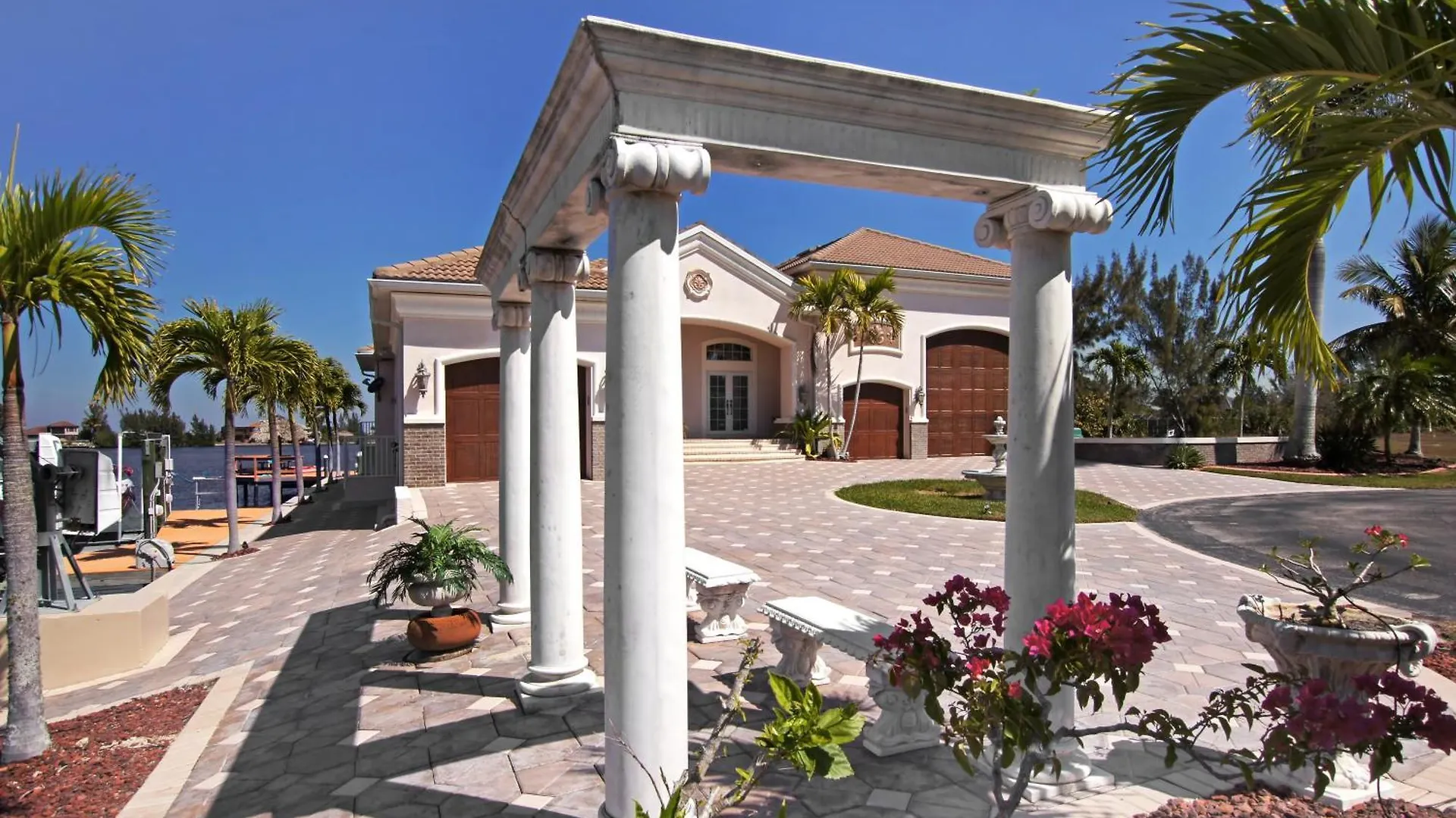 Stunning Views! Electric & Solar Heated Pool & On Gulf-access Canal - Laguna * Cape Coral