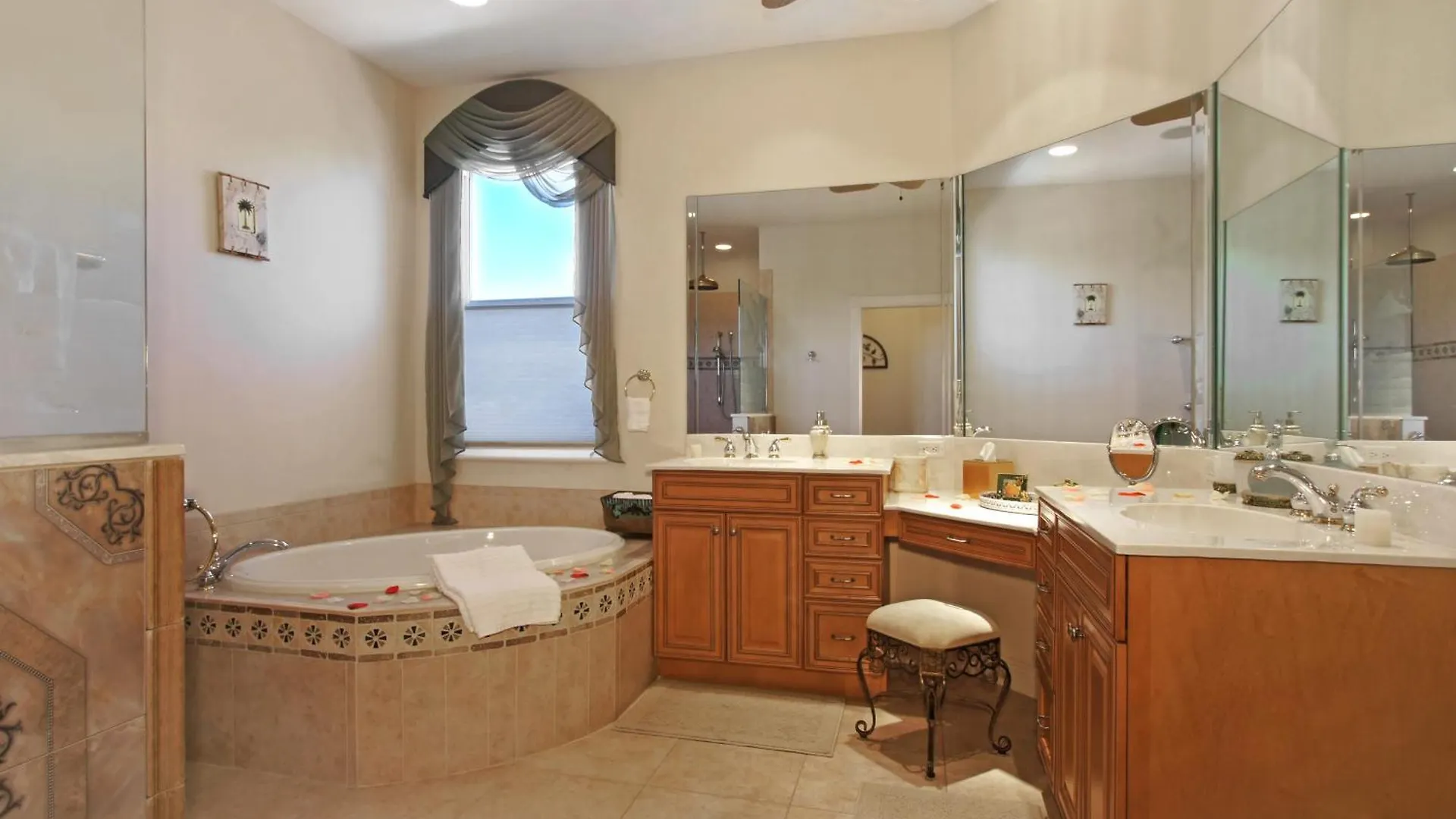 Stunning Views! Electric & Solar Heated Pool & On Gulf-access Canal - Laguna Villa Cape Coral