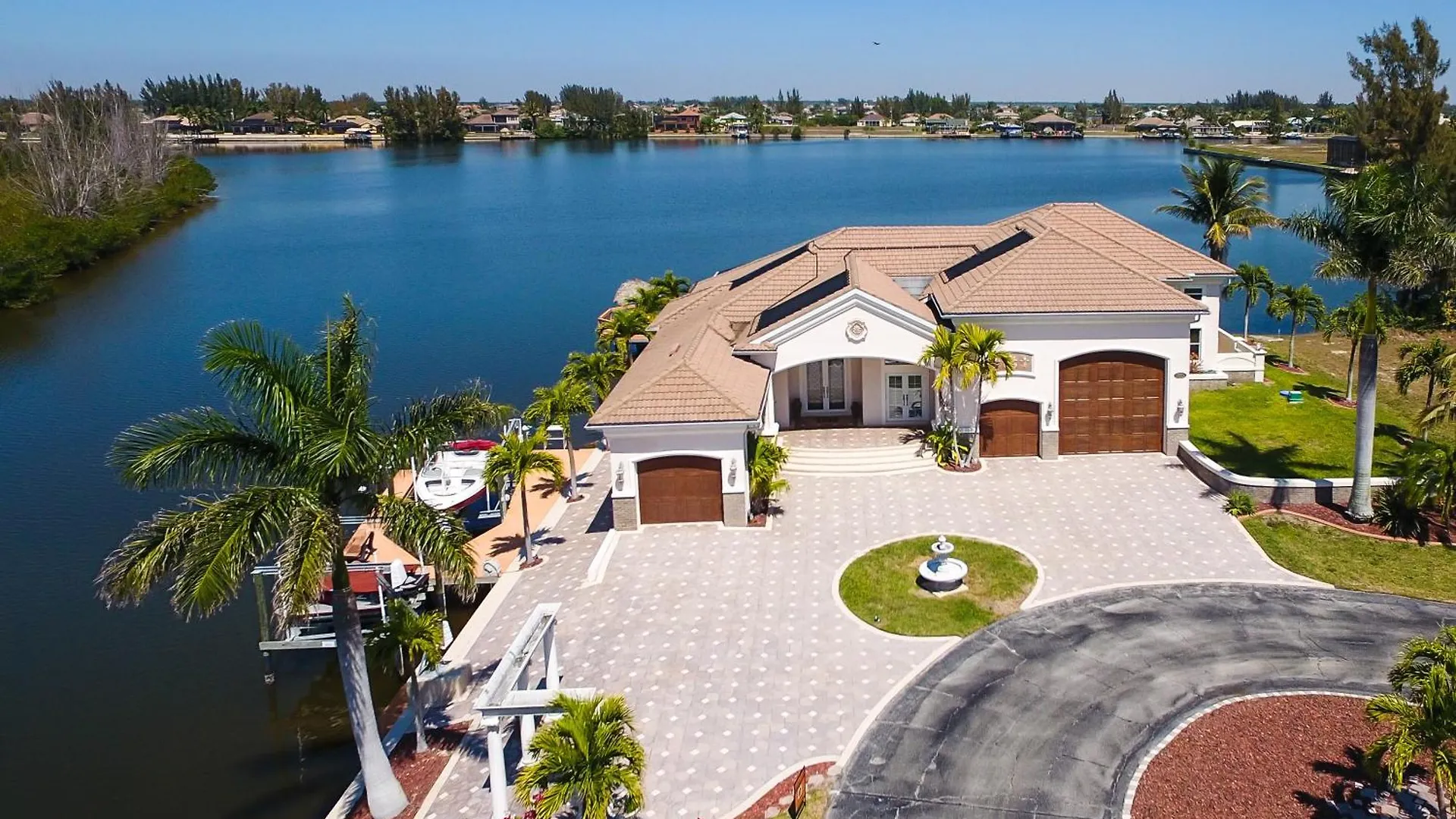 Stunning Views! Electric & Solar Heated Pool & On Gulf-access Canal - Laguna * Cape Coral