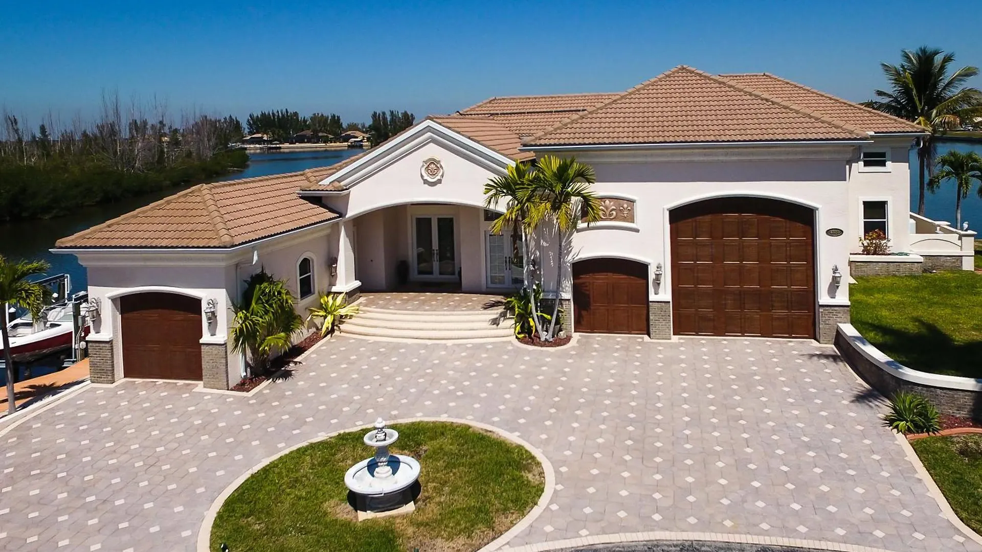 Stunning Views! Electric & Solar Heated Pool & On Gulf-access Canal - Laguna