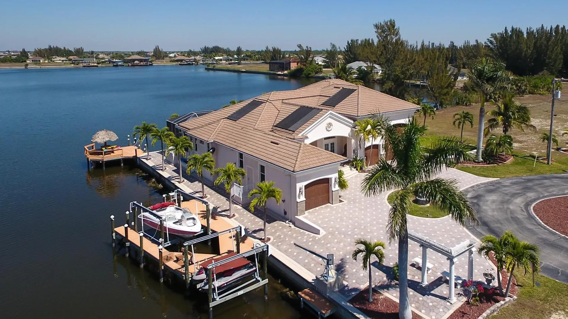 Villa Stunning Views! Electric & Solar Heated Pool & On Gulf-access Canal - Laguna