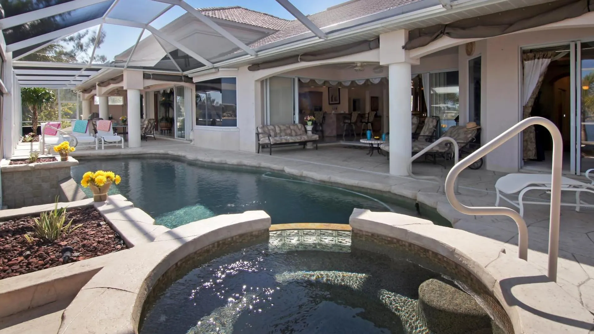 Stunning Views! Electric & Solar Heated Pool & On Gulf-access Canal - Laguna Villa *