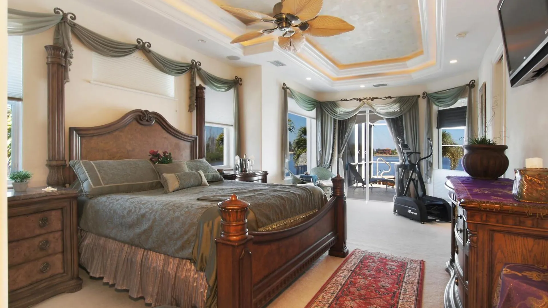 Stunning Views! Electric & Solar Heated Pool & On Gulf-access Canal - Laguna