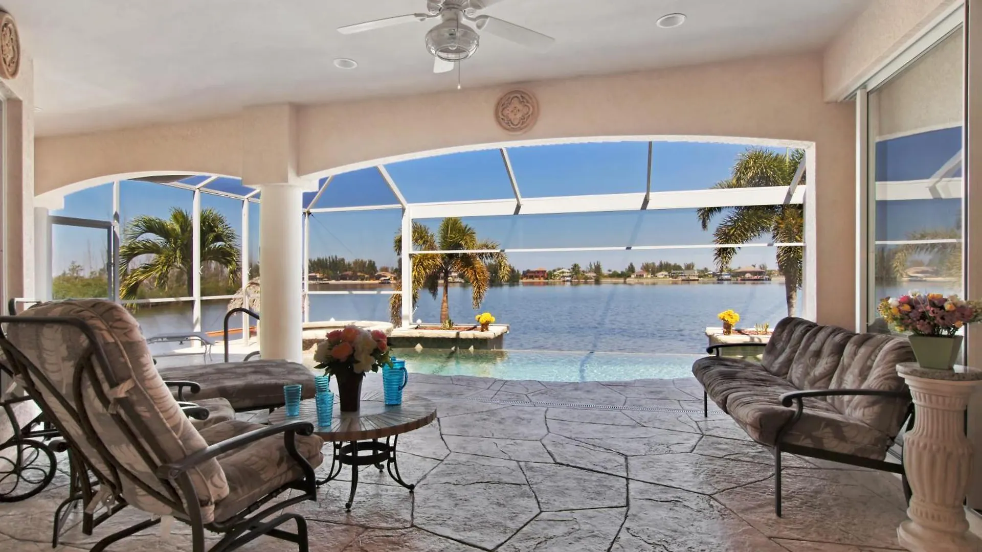 Stunning Views! Electric & Solar Heated Pool & On Gulf-access Canal - Laguna Villa Cape Coral