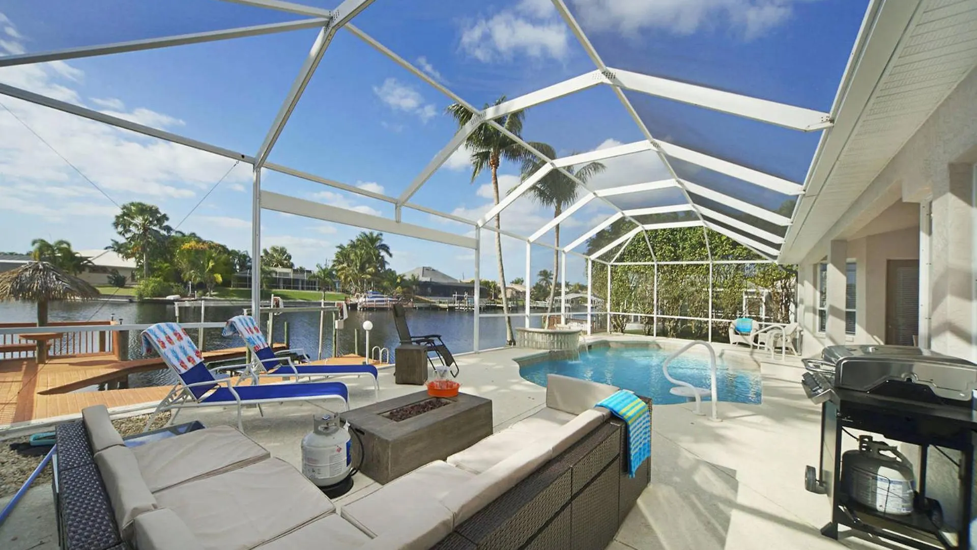 Villa Remodeled Electric-heated Pool On Gulf-access Canal With Bikes - Liza Cape Coral