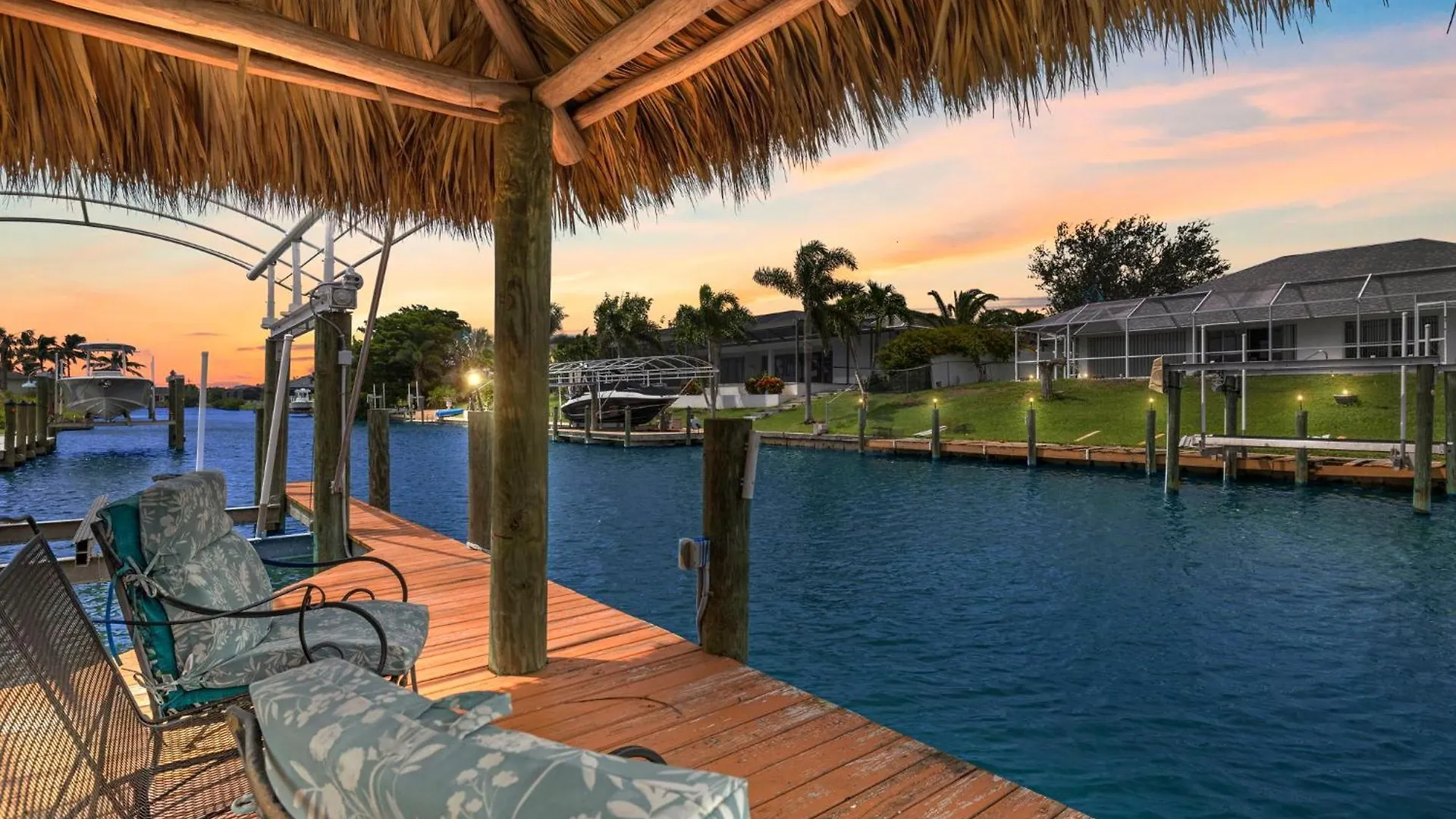 Villa Salt Water Heated Pool On Intersecting Canals With Bikes - Aleena Cape Coral