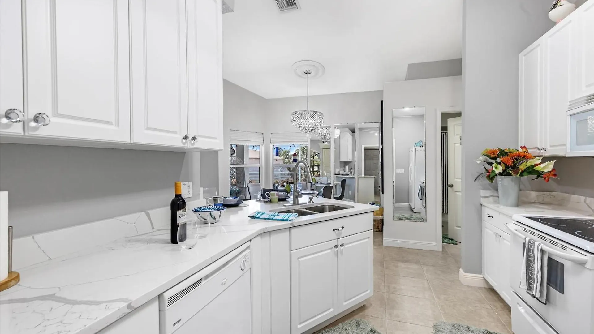 Remodeled Saltwater Solar-heated Pool With Southern Exposure - Ivyle * Cape Coral