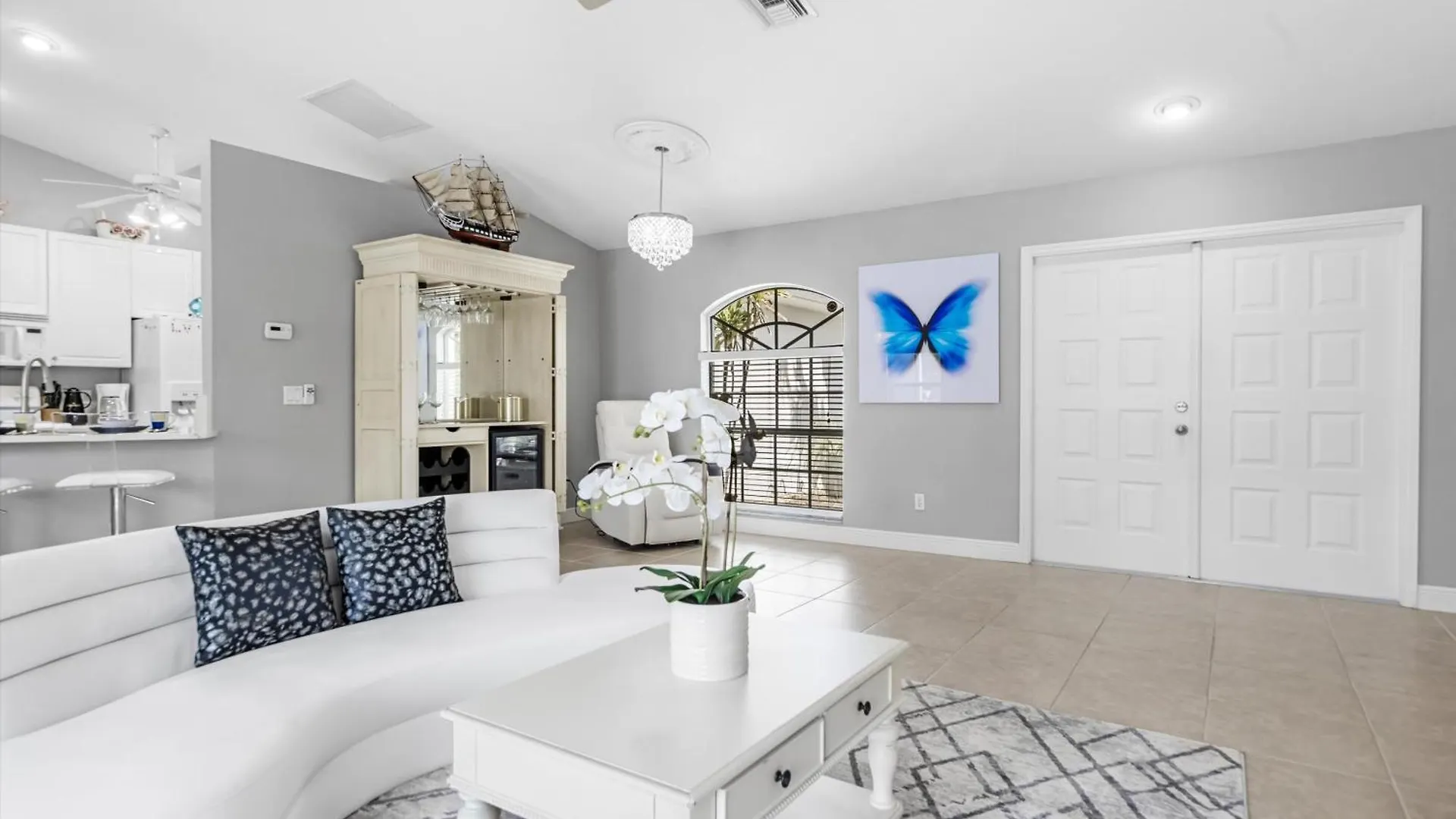 Villa Remodeled Saltwater Solar-heated Pool With Southern Exposure - Ivyle Cape Coral