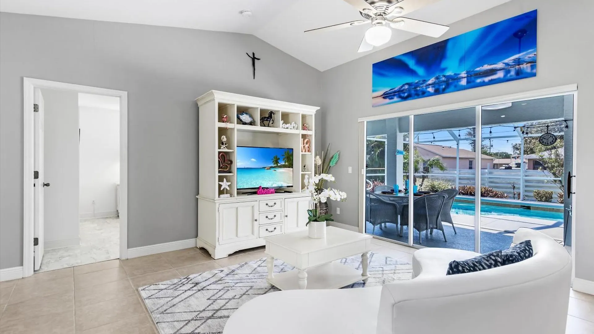 Remodeled Saltwater Solar-heated Pool With Southern Exposure - Ivyle Villa *