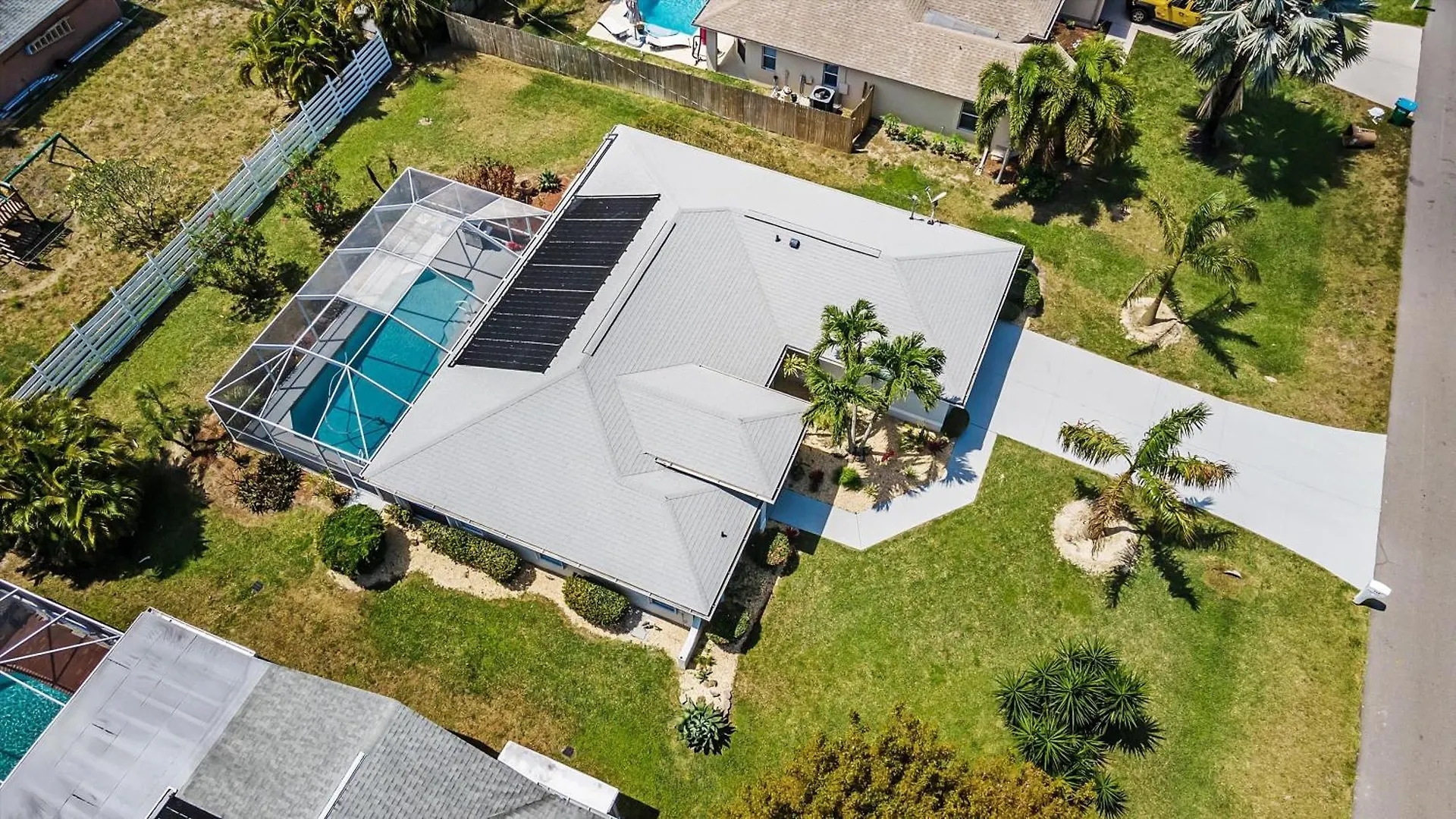 Remodeled Saltwater Solar-heated Pool With Southern Exposure - Ivyle Villa Cape Coral