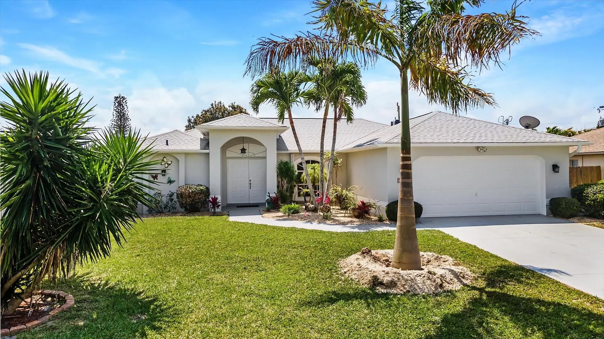 Villa Remodeled Saltwater Solar-heated Pool With Southern Exposure - Ivyle Cape Coral