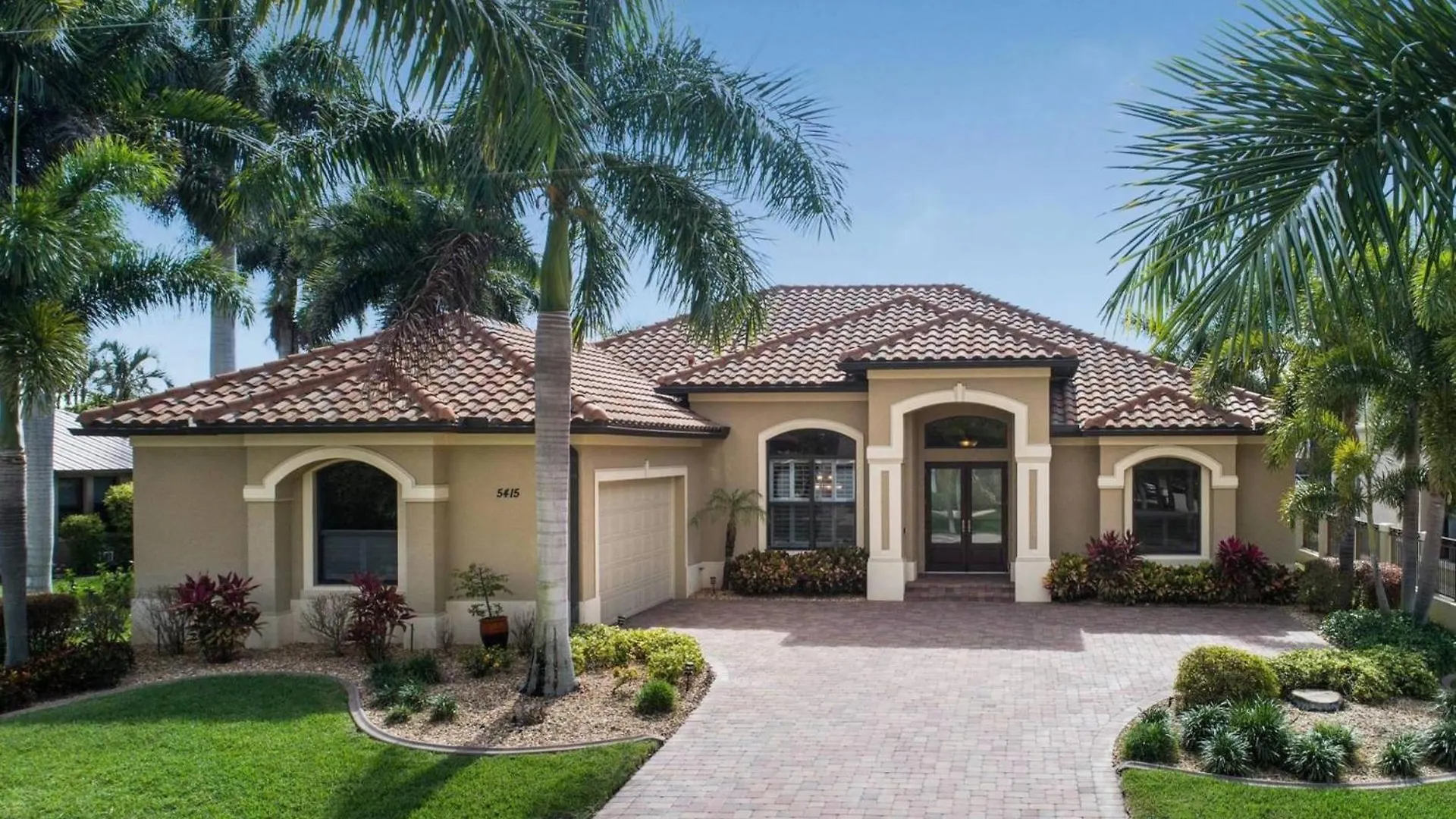 Stunning Gulf-access With Saltwater Heated Pool & - Francesca Cape Coral