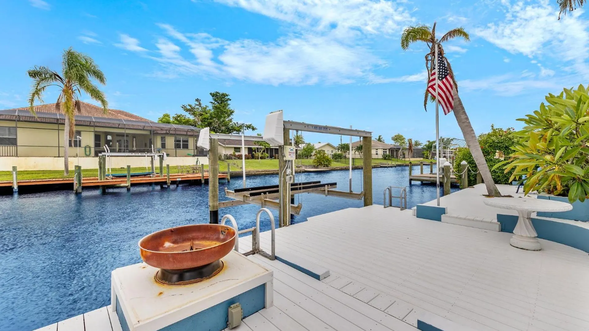 Renovated On Direct Gulf-access Canal With Electric-heated Pool - Geraldine * Cape Coral