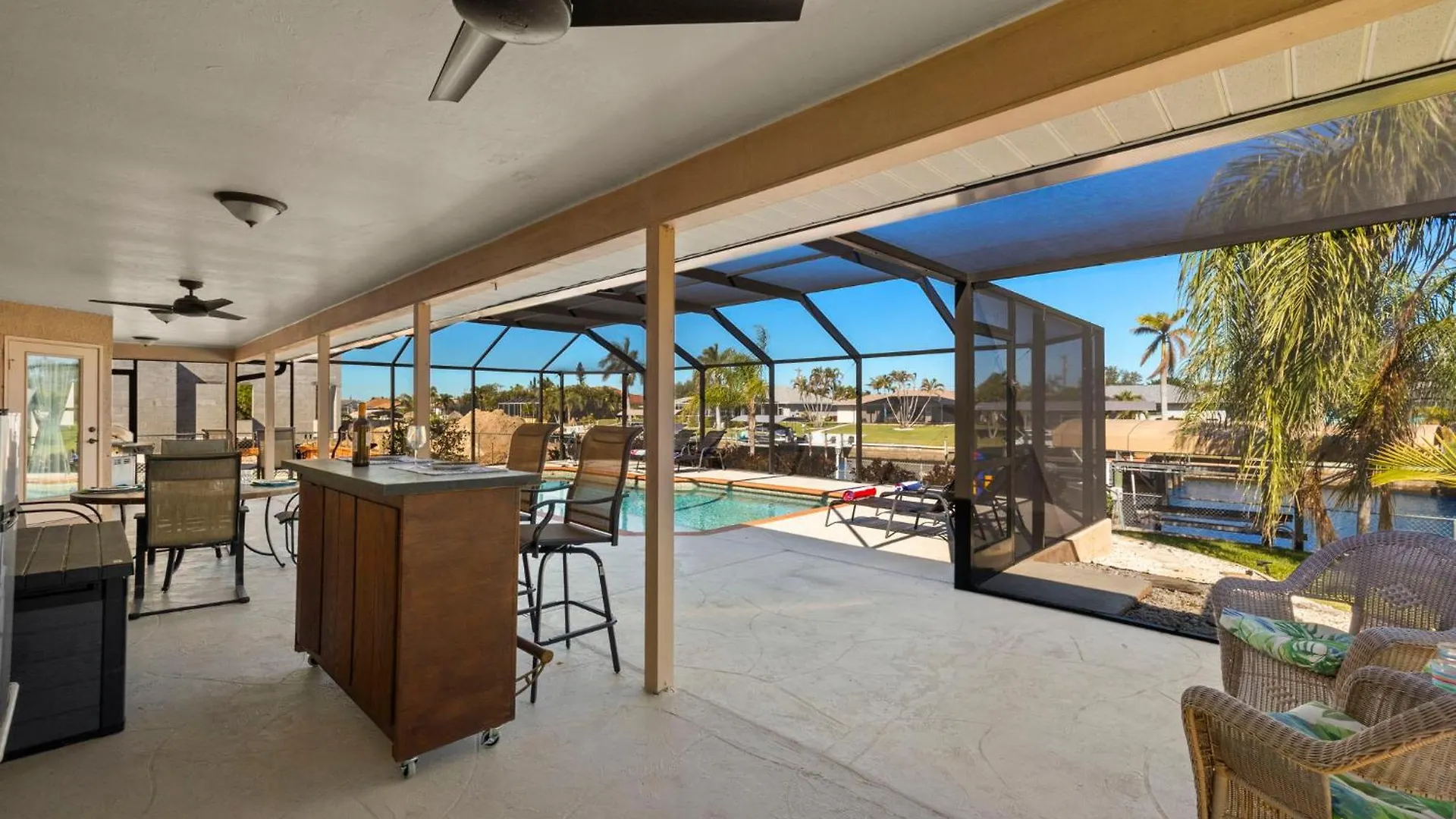 New Listing - Gulf Access Heated Pool With Boat Lift - Jen * Cape Coral