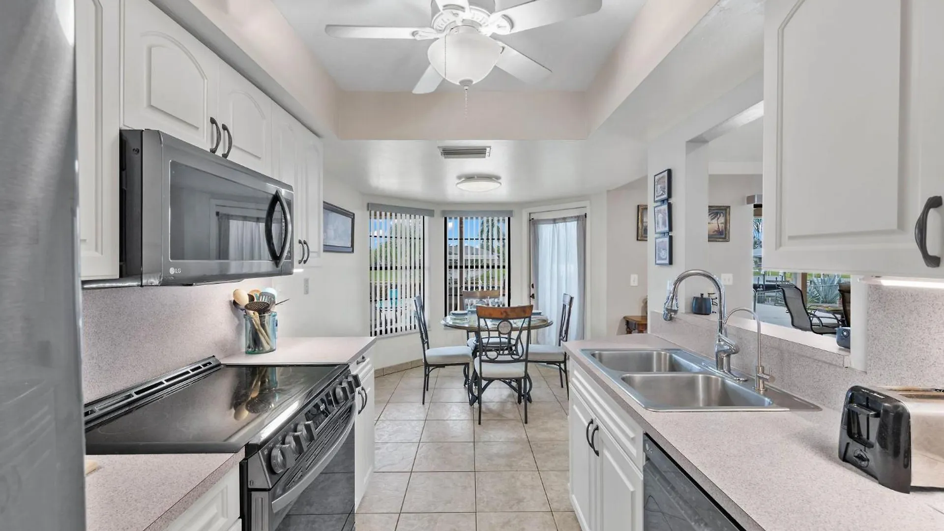 New Listing - Gulf Access Heated Pool With Boat Lift - Jen Cape Coral